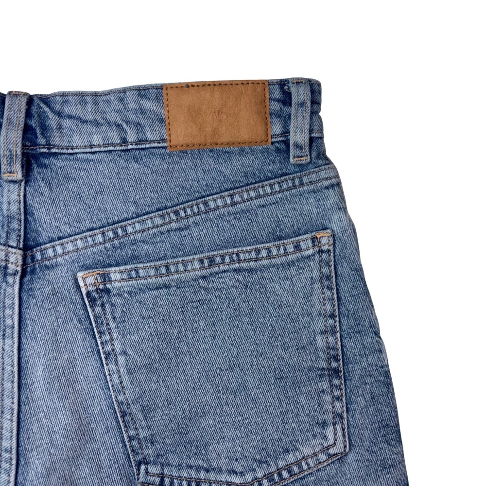 Zara Denim Shorts Distressed Frayed Hem Light Wash Casual Women's 4 - Picture 4 of 5